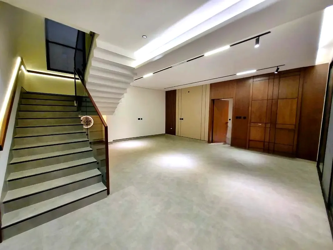 Brown Stone & Black-Themed 6-Bedroom Villa