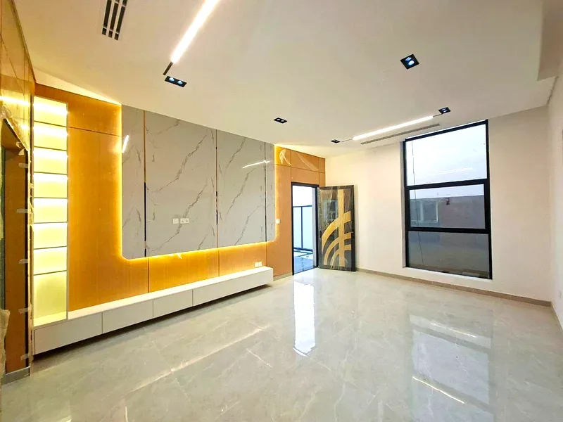 Fully Detached 6-Bedroom Villa