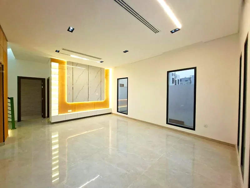 Fully Detached 6-Bedroom Villa