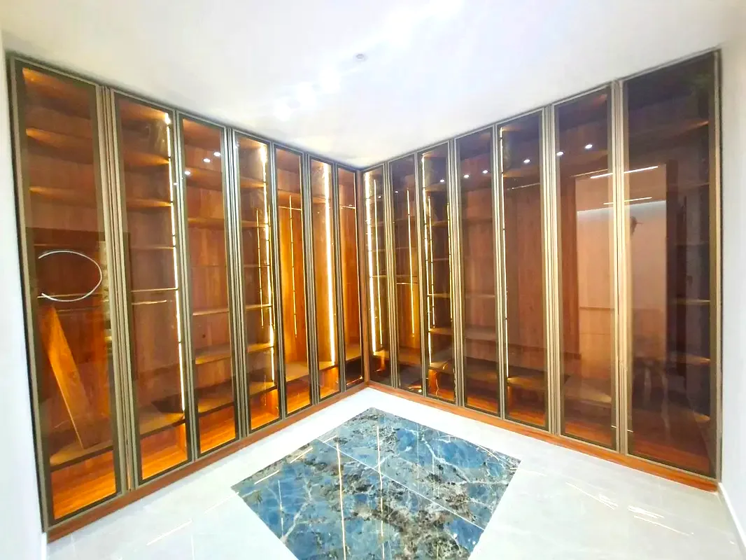 Fully Detached 6-Bedroom Villa