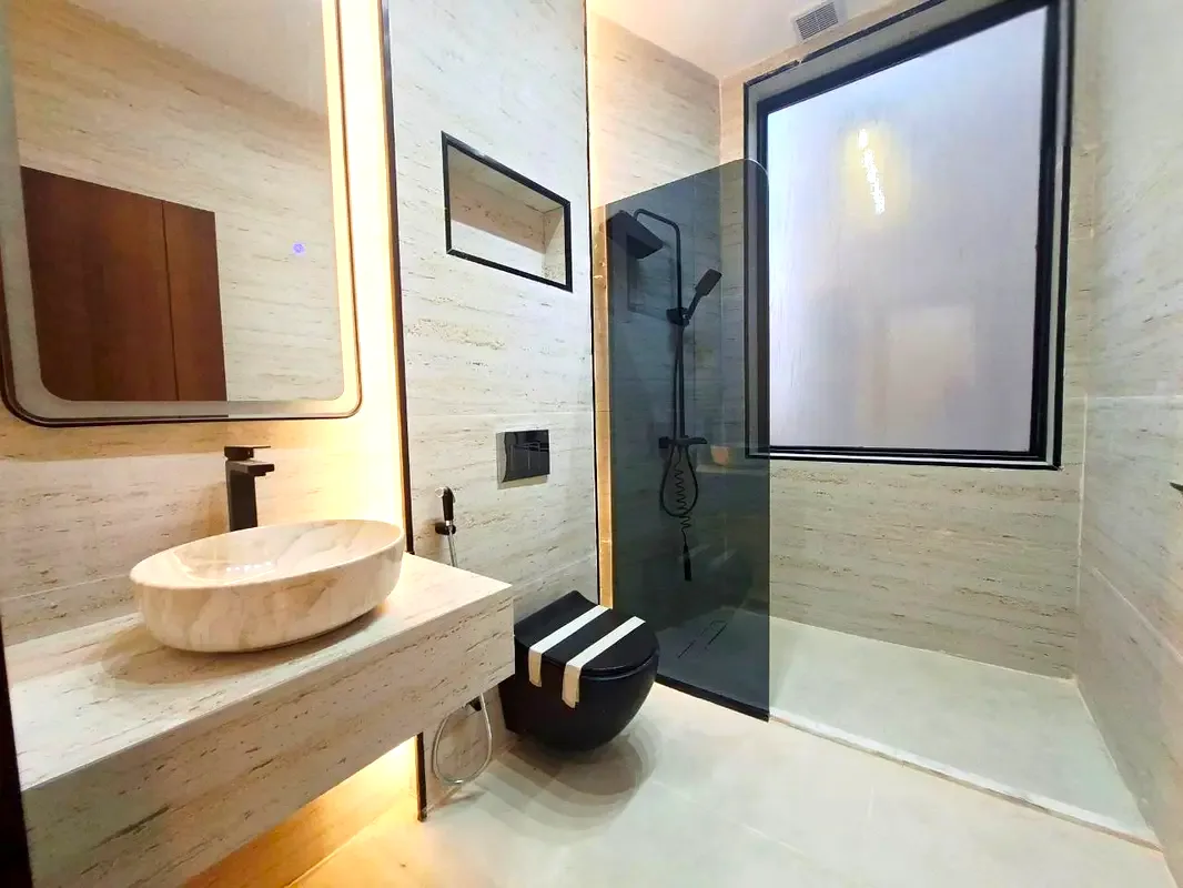 Fully Detached 6-Bedroom Villa