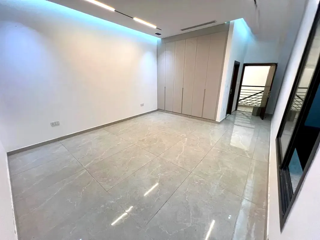 Fully Detached 6-Bedroom Villa