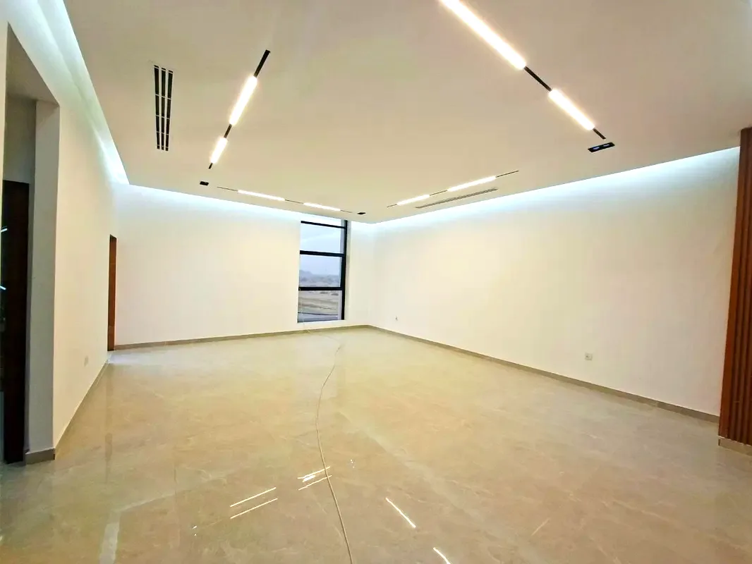 Fully Detached 6-Bedroom Villa