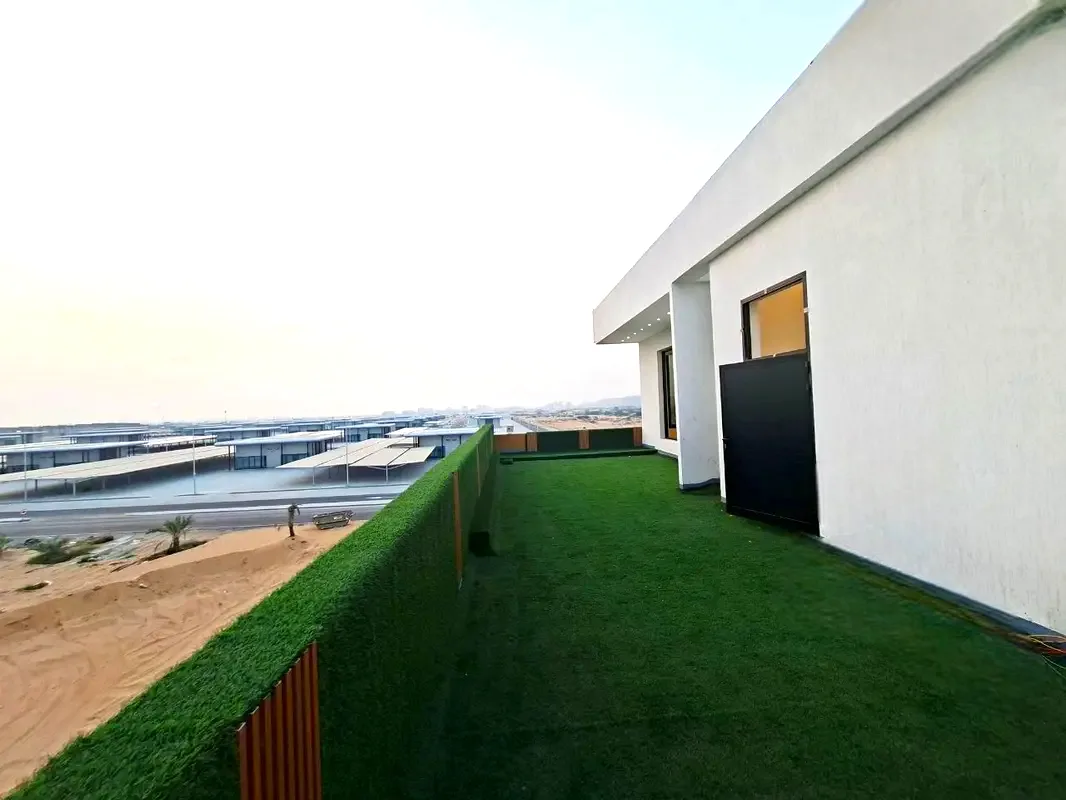 Fully Detached 6-Bedroom Villa